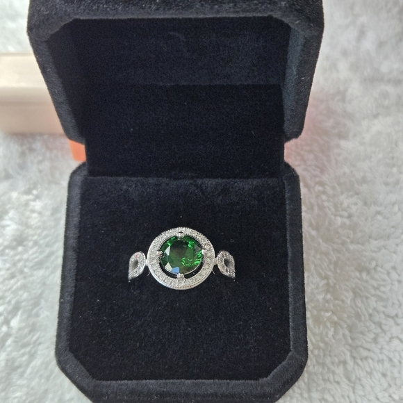 S925 Silver Ring with Green Gemstone Women's Size 6 - Picture 5 of 8